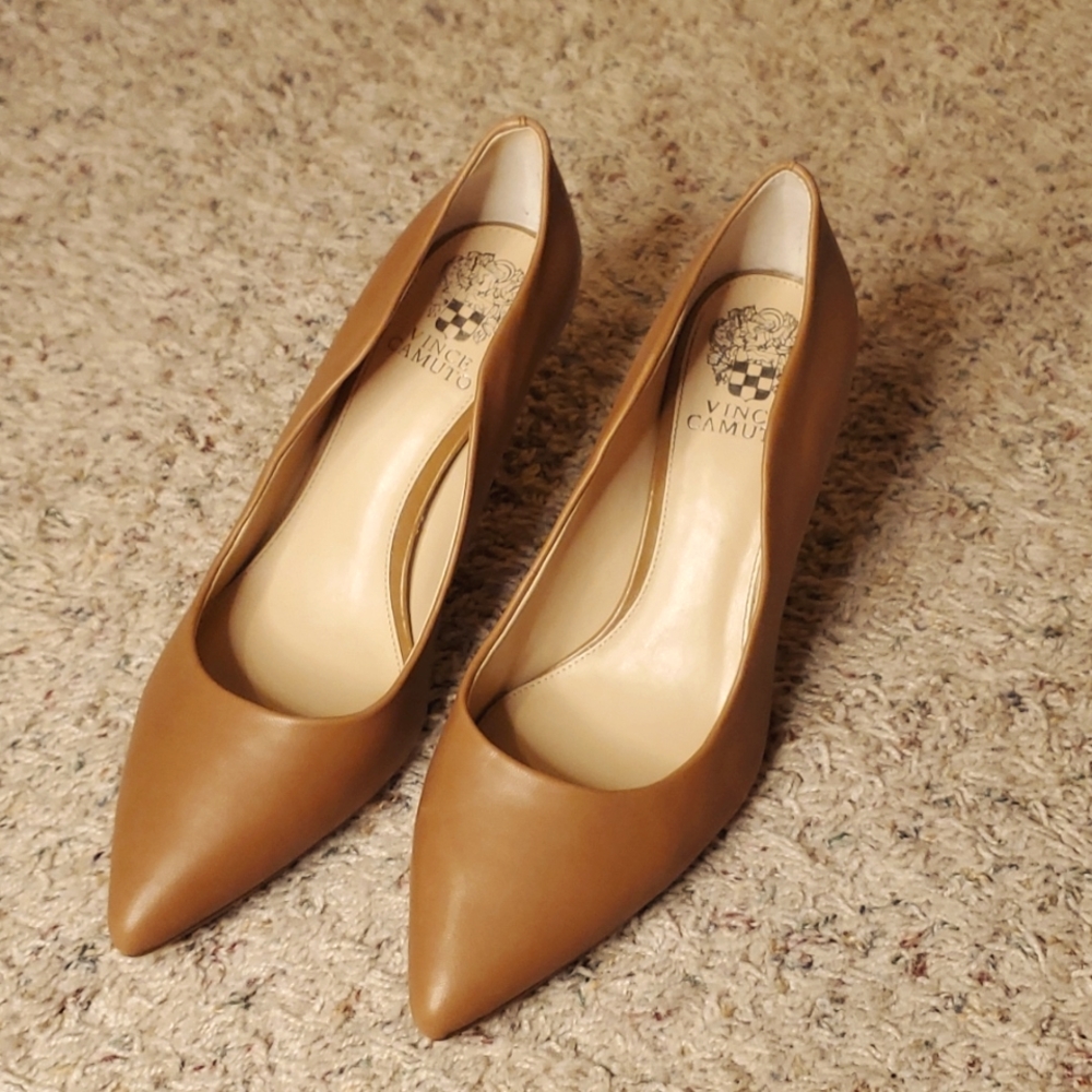 Vince Camuto tan heels Sz 8.5